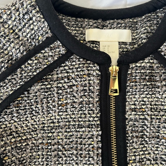 ✨LIKE NEW✨ Classy Tweed Blazer with Golden Zipper - Picture 3 of 3